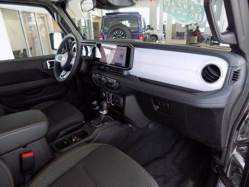 Certified 2025 Jeep Wrangler Unlimited Sahara AWD/4WD image 23