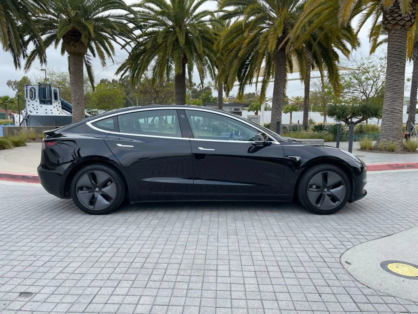 Used 2019 Tesla Model 3 Long Range RWD image 5