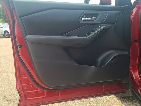 Used 2025 Nissan Rogue SV AWD/4WD image 11