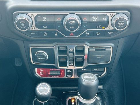 Used 2021 Jeep Wrangler Unlimited Rubicon w/ Uconnect 4C Nav & Sound Group image 19