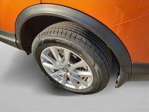 Used 2021 Nissan Rogue Sport SV w/ Technology Package image 12