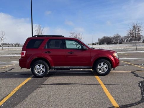 Used 2010 Ford Escape XLT image 2