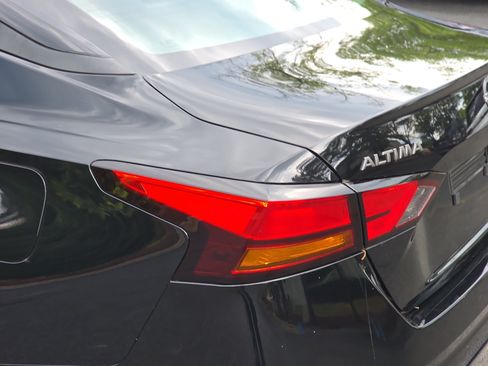 Certified 2023 Nissan Altima 2.5 S FWD image 32