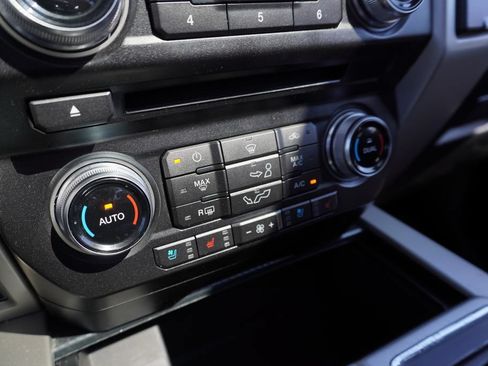 Used 2018 Ford F150 Lariat w/ Equipment Group 502A Luxury AWD/4WD image 18