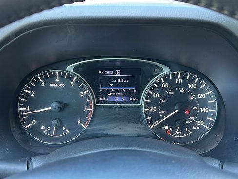 Used 2020 Nissan Pathfinder SV AWD/4WD image 18