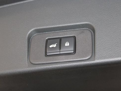 Used 2024 Nissan Rogue SL FWD image 16