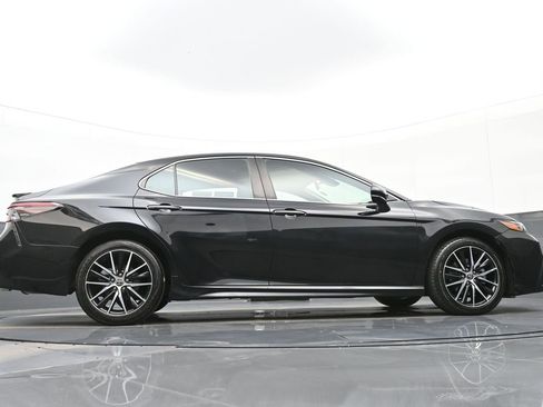 Used 2021 Toyota Camry SE image 38