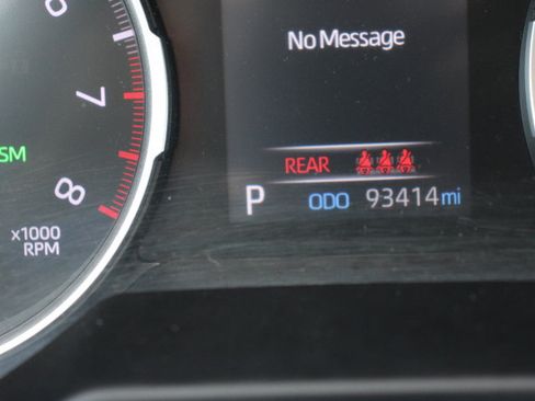 Used 2021 Toyota RAV4 XLE w/ Convenience Package FWD image 29