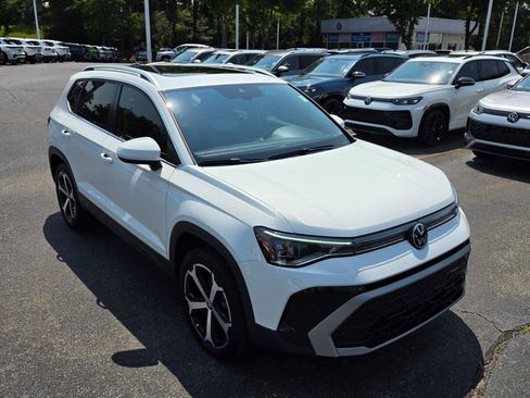Used 2025 Volkswagen Taos SEL AWD/4WD image 7