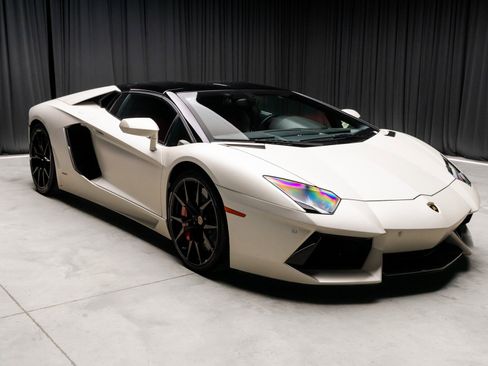 Used 2015 Lamborghini Aventador LP 700-4 image 19
