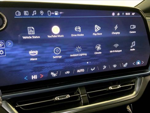 Used 2025 Chevrolet Equinox EV LT w/ Convenience Package image 6