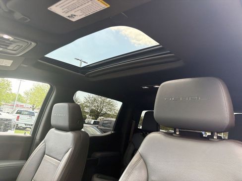 Used 2022 GMC Sierra 1500 Denali w/ Denali Premium Package AWD/4WD image 22