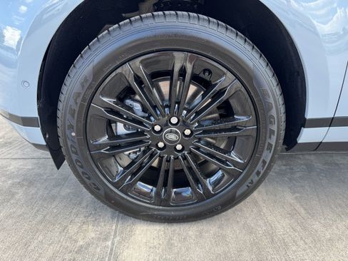 Used 2025 Land Rover Range Rover Evoque S image 9