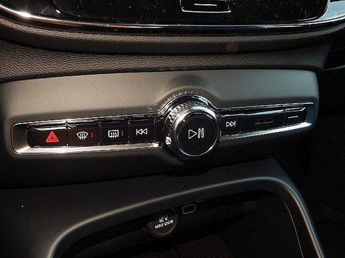 New 2026 Volvo XC40 B5 Ultra w/ Climate Package AWD/4WD image 18