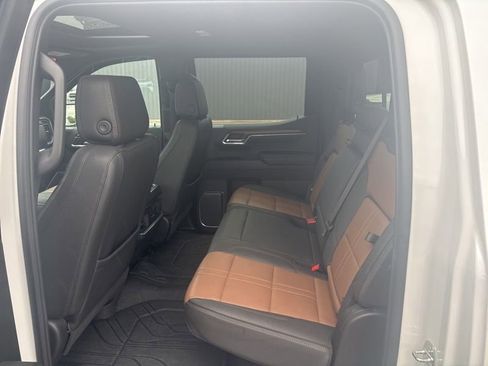 Used 2023 Chevrolet Silverado 1500 High Country w/ Technology Package AWD/4WD image 11