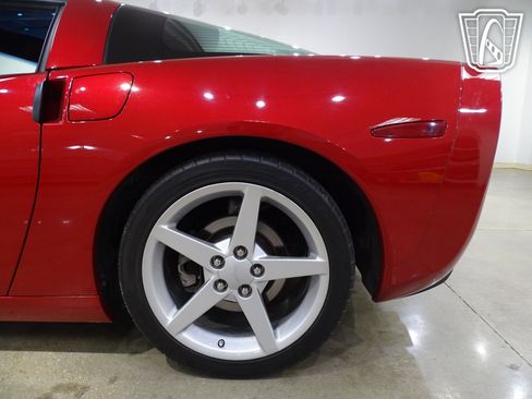 Used 2005 Chevrolet Corvette Coupe w/ Preferred Equipment Group image 31