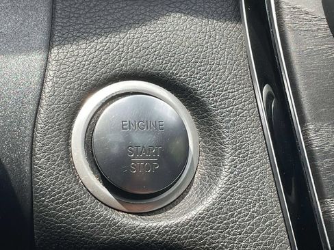 Used 2016 Mercedes-Benz C 300 4MATIC Sedan image 28