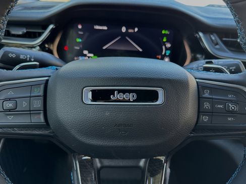 New 2023 Jeep Grand Cherokee Trailhawk w/ Advanced Protech Group II image 23