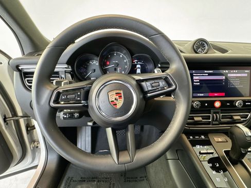 Used 2025 Porsche Macan image 14