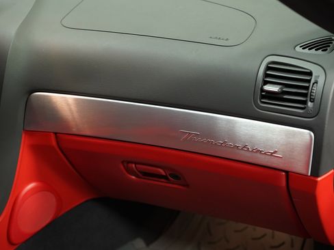 Used 2002 Ford Thunderbird image 38