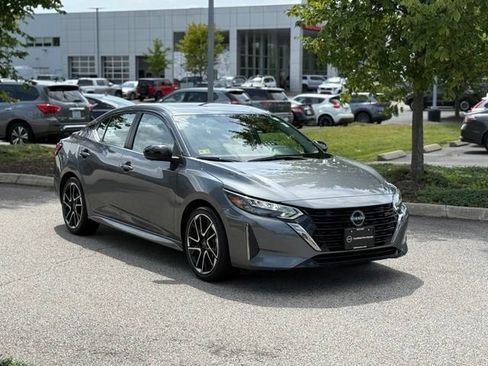 Used 2025 Nissan Sentra SR w/ SR Premium Package FWD image 6