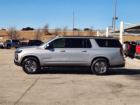 Certified 2025 Chevrolet Suburban Z71 w/ Z71 Off-Road Package image 4