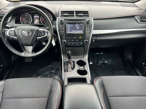 Certified 2016 Toyota Camry SE image 3