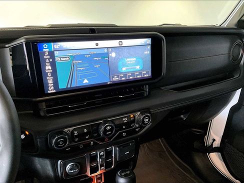 Used 2025 Jeep Wrangler Unlimited Rubicon AWD/4WD image 19