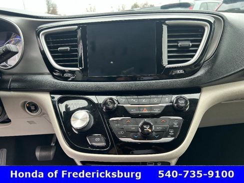 Used 2020 Chrysler Pacifica Touring-L w/ Advanced Safetytec Group image 25