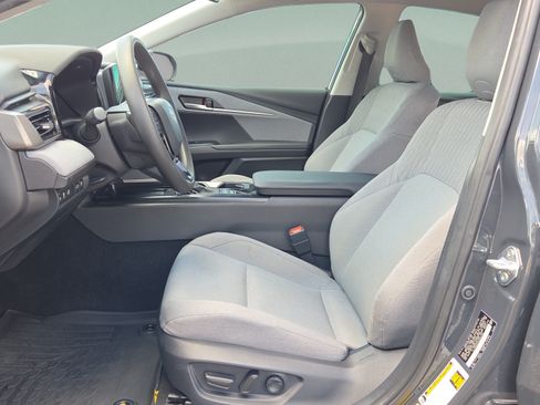 Used 2025 Toyota Camry LE w/ Convenience Package FWD image 9
