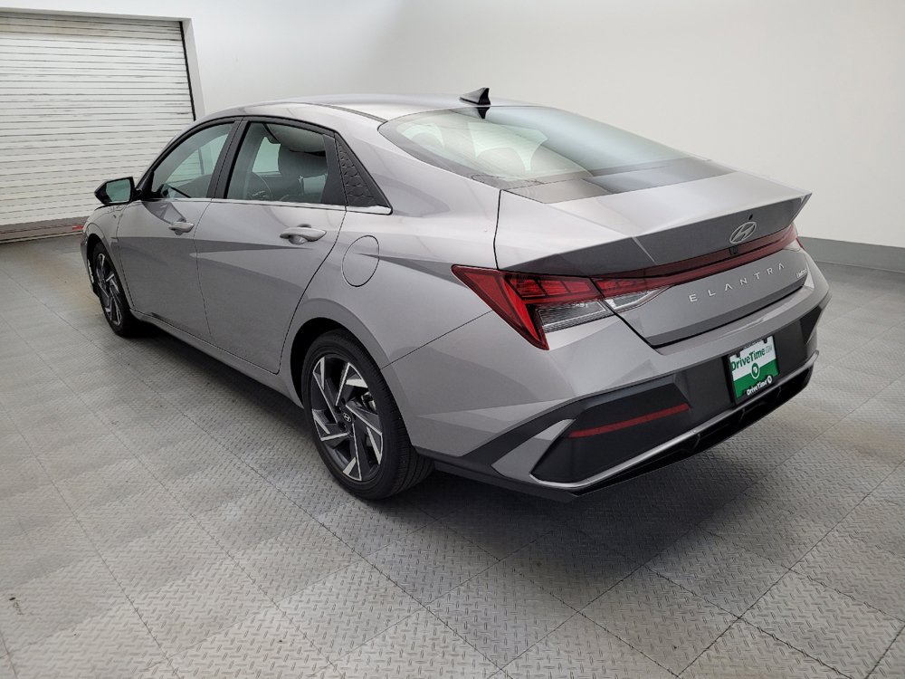 Used 2025 Hyundai Elantra Limited FWD image 5
