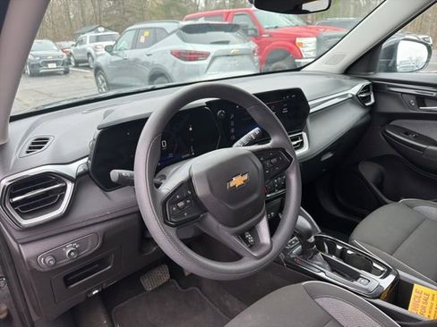 Used 2025 Chevrolet TrailBlazer LT AWD/4WD image 17