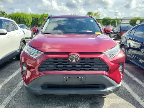 Used 2021 Toyota RAV4 XLE w/ Convenience Package FWD image 2