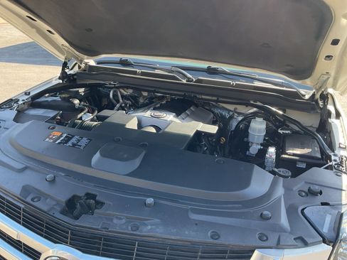 Used 2015 Cadillac Escalade Luxury image 24