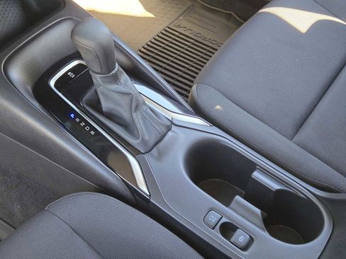 Used 2025 Toyota Corolla LE image 26