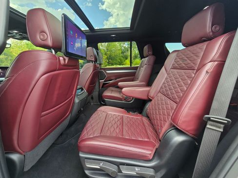 Used 2025 Cadillac Escalade Sport w/ Touring Package AWD/4WD image 18