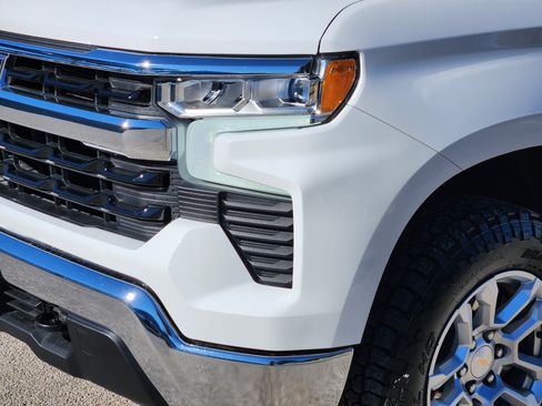 Certified 2023 Chevrolet Silverado 1500 LT w/ Z71 Off-Road Package image 9