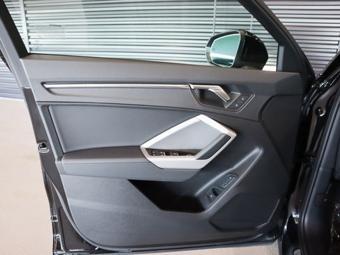 Used 2024 Audi Q3 2.0T Premium image 26