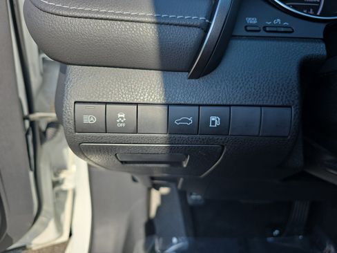 Used 2018 Toyota Camry SE w/ Convenience Package FWD image 26
