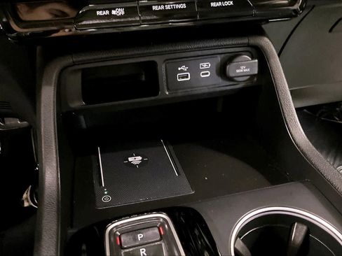 Used 2023 Honda Pilot Touring image 35