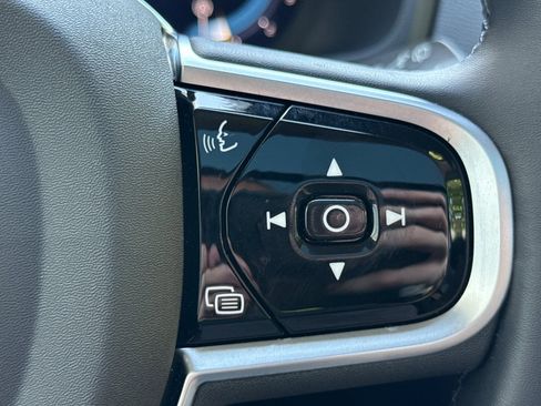 Used 2025 Volvo XC90 B6 Ultra image 33