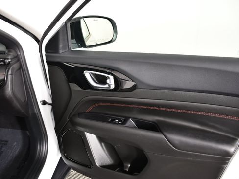Used 2024 Jeep Compass Trailhawk w/ Trailhawk Convenience Group AWD/4WD image 42