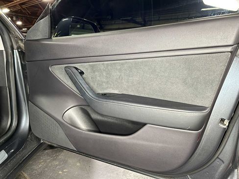 Used 2019 Tesla Model 3 Standard Range image 10