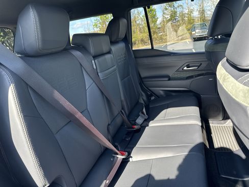 Used 2025 Lexus GX 550 image 31