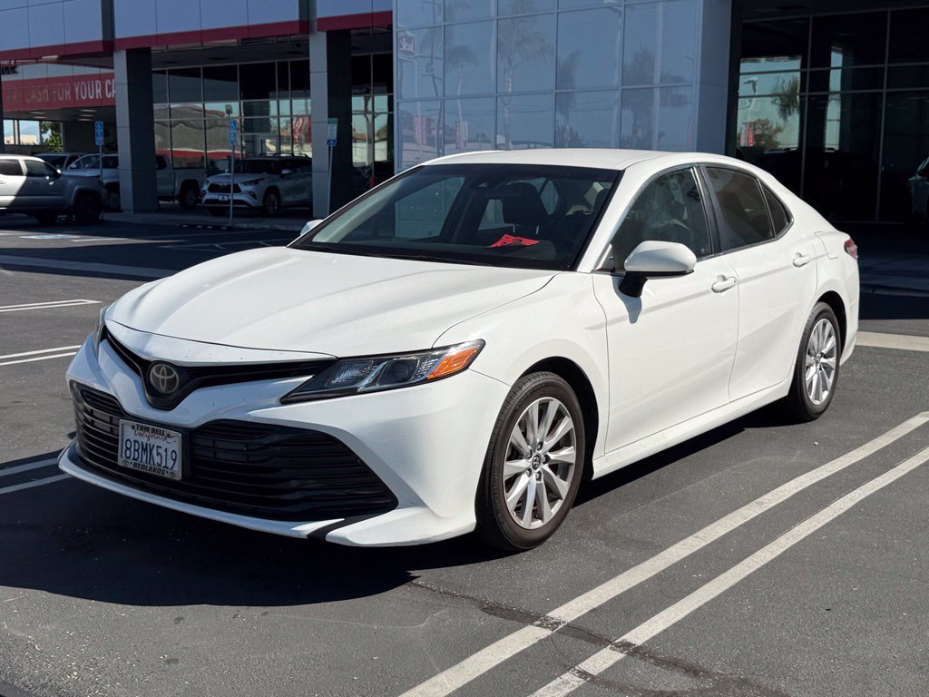 Used 2018 Toyota Camry LE FWD image 3