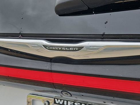 Used 2023 Chrysler Pacifica Touring-L FWD image 27