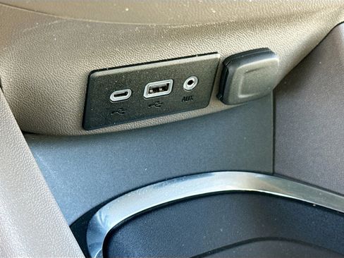 Used 2023 Chevrolet Malibu LT FWD image 11