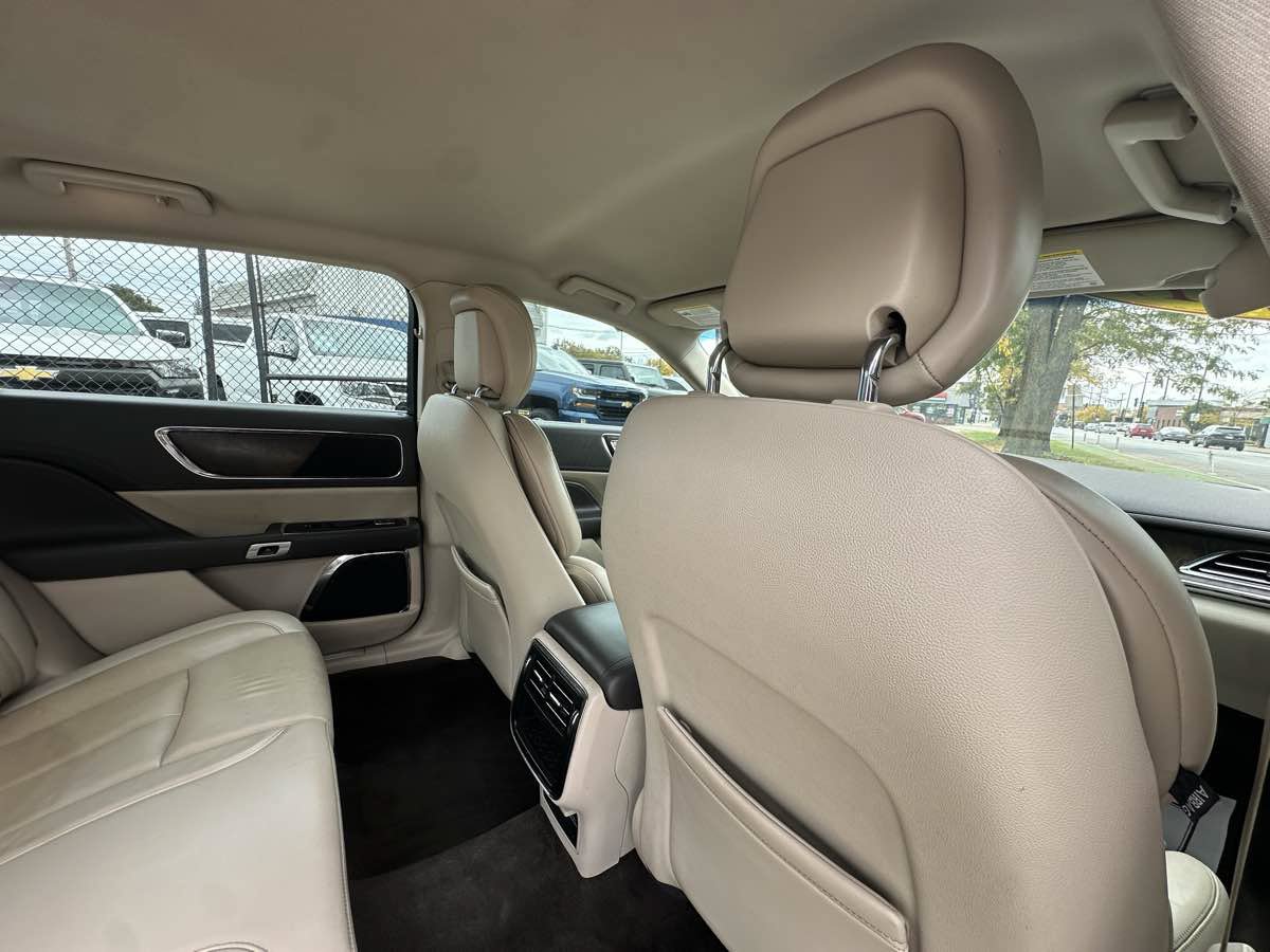 Used 2017 Lincoln Continental Select FWD image 31