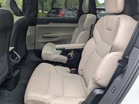 New 2025 Volvo EX90 Plus image 15