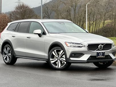 Used 2025 Volvo V60 B5 Cross Country Plus